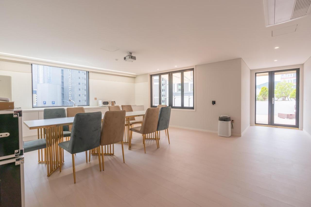 Denbasta Central Hotel Seomyeon Пусан Екстериор снимка