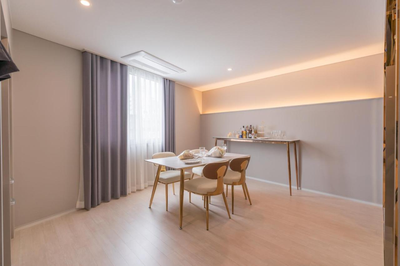 Denbasta Central Hotel Seomyeon Пусан Екстериор снимка