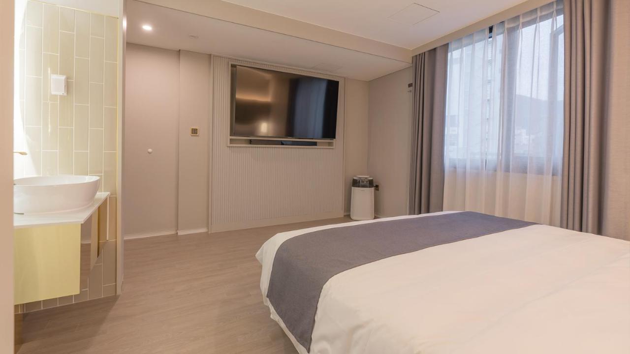 Denbasta Central Hotel Seomyeon Пусан Екстериор снимка